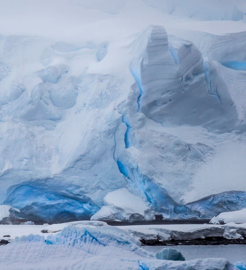 Iceberg formation in the deep Antartic
