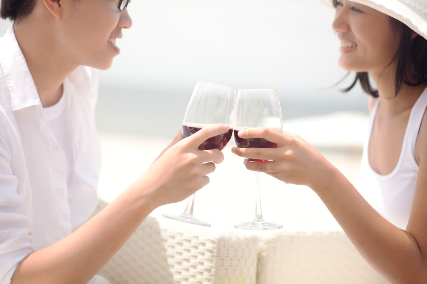 dopamine in alcohol - Young couple clinking glasses